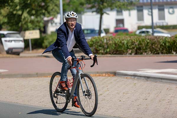 Mann auf Fahrrad